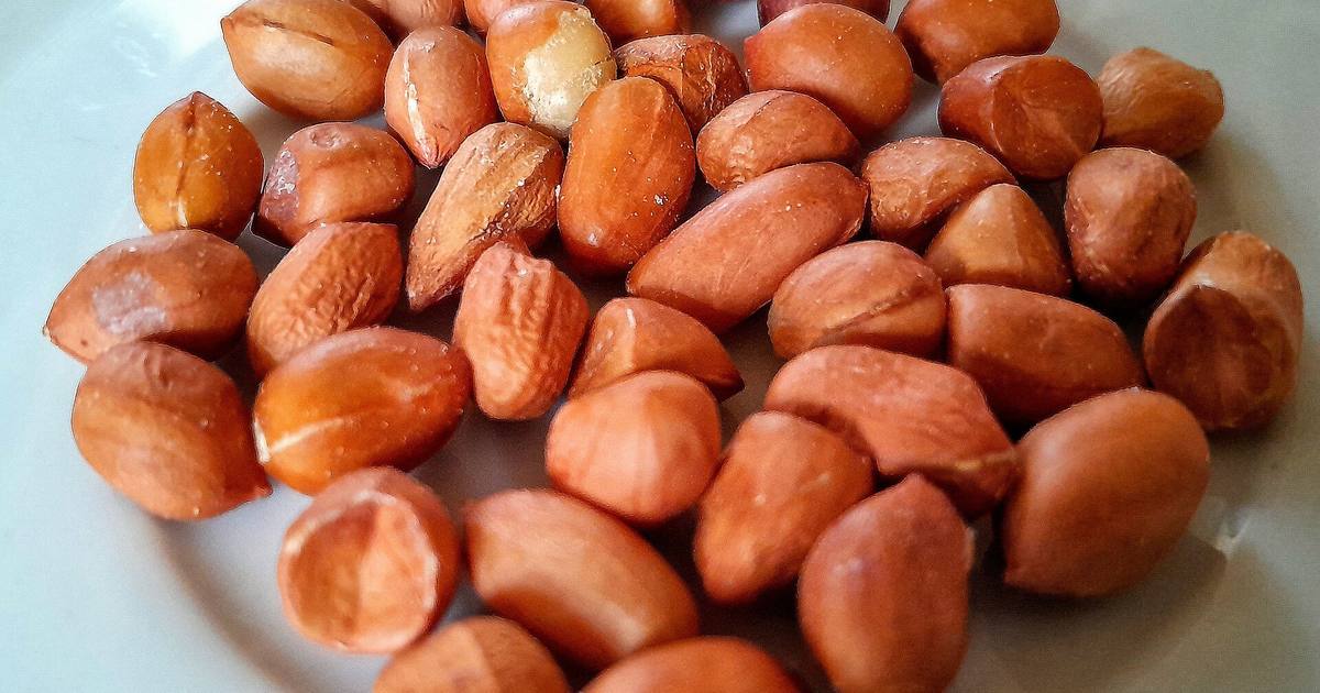 Đĩa đậu phộng còn vỏ lụa màu nâu đỏ